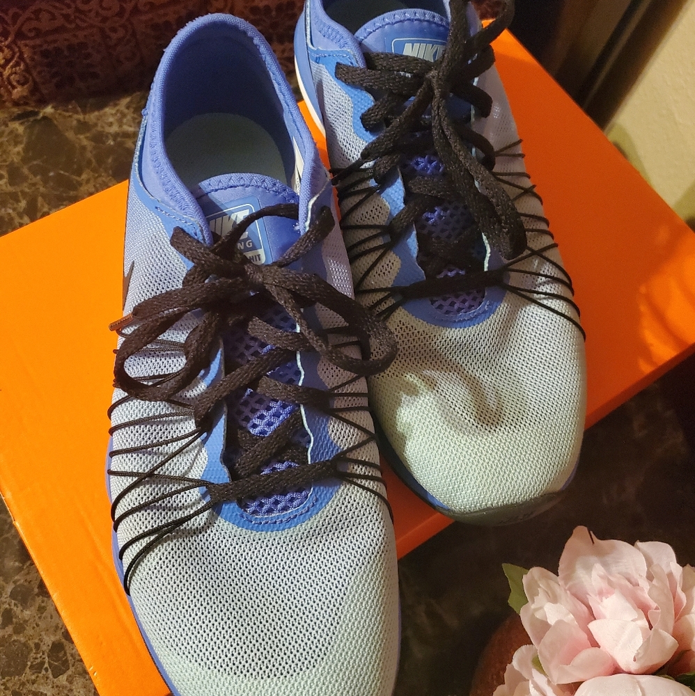 Nike - Picture 2 of 4